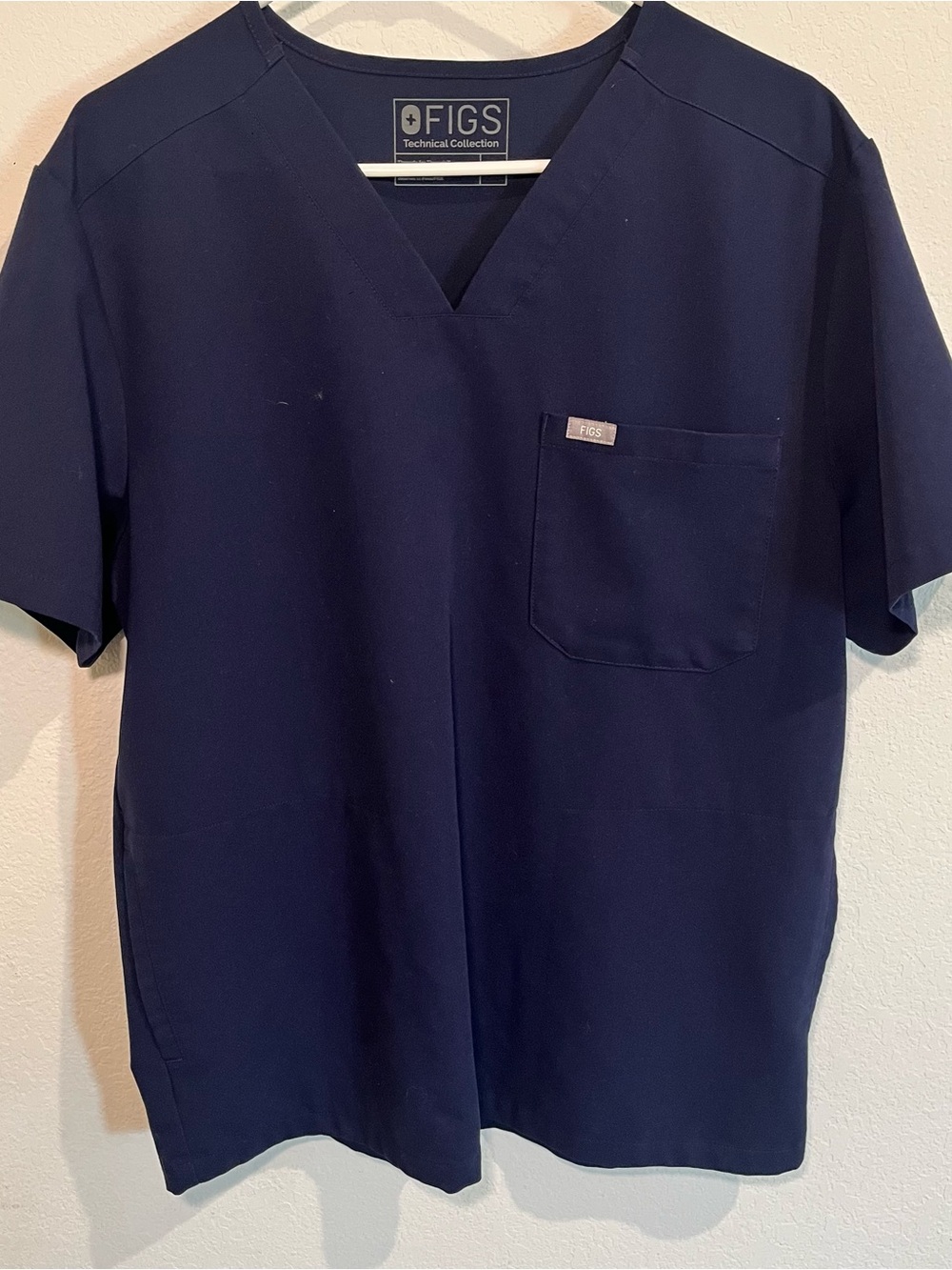 FIGS Men’s Navy V-Neck Scrub Top Size Large